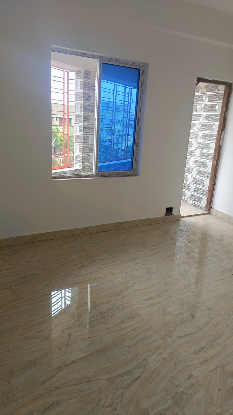 Bright room with a window and polished flooring at Krishna Lakeview, Rabindrapally, Kestopur